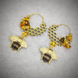 серьги пчела с янтарем