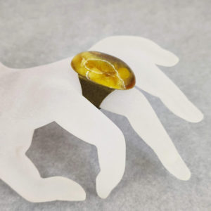 кольцо с золотым симбирцитом